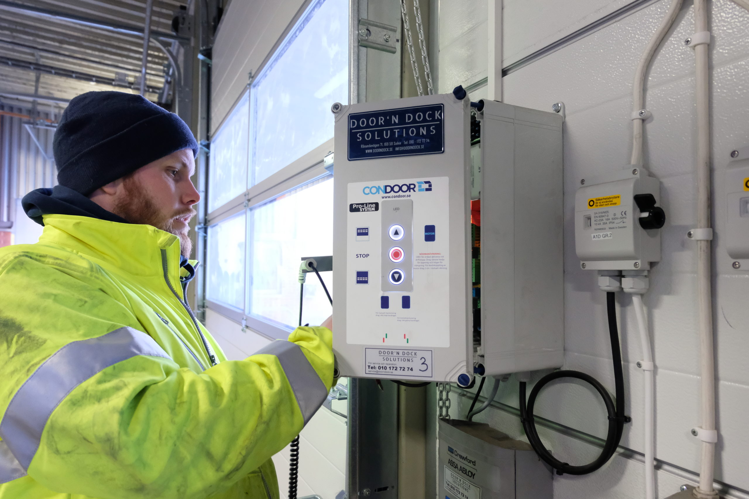 Read more about the article Varför serviceavtal för industriportar lönar sig – så mycket kan du spara