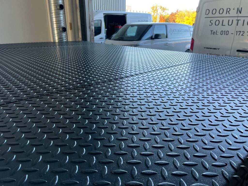 Specialbyggd lastbrygga för Jubab.